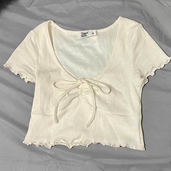 Tiger Mist white lettuce hem t-shirt with bow tie - Picture 2 of 4